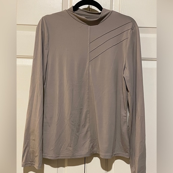Tops - NWOT mock neck long sleeve shirt with pleated detail